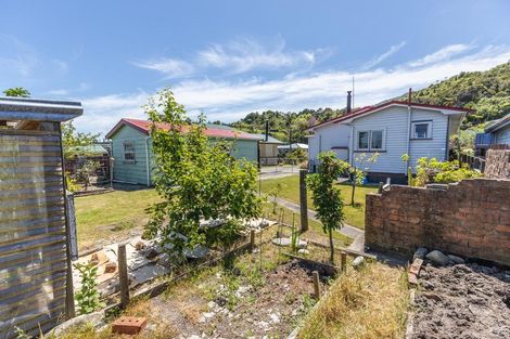 Photo of property in 20 Ashmore Avenue, Cobden, Greymouth, 7802