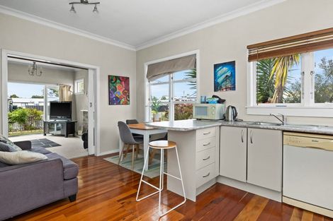 Photo of property in 18 Avenue Road, Greenmeadows, Napier, 4112