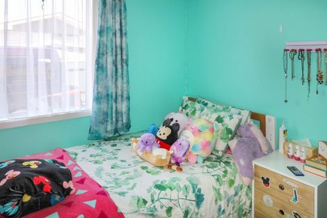 Photo of property in 5 Holyoake Crescent, Avalon, Lower Hutt, 5011