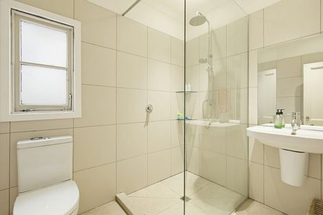 Photo of property in 32 Eden Street, Island Bay, Wellington, 6023