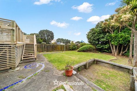 Photo of property in 79 Queens Drive, Lyall Bay, Wellington, 6022