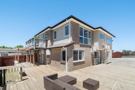 Photo of property in 627 Glenfield Road, Totara Vale, Auckland, 0629