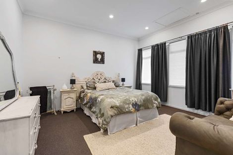 Photo of property in 373 Broadway, Stratford, 4332