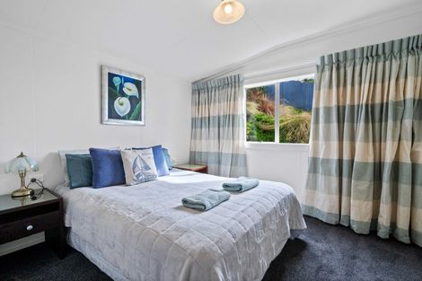 Photo of property in 90 Marine Parade, Bluff, 9814