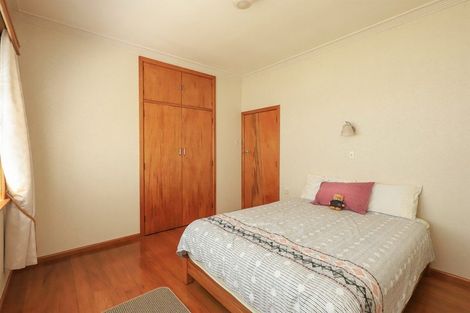 Photo of property in 437 Dalcross Street, Mayfair, Hastings, 4122