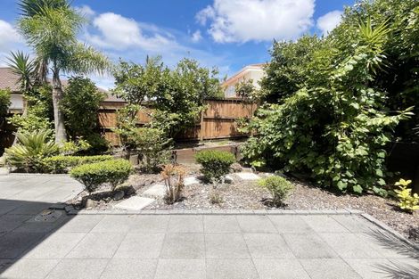 Photo of property in 10 Chard Place, Flat Bush, Auckland, 2016