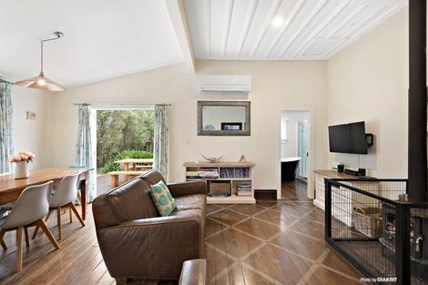 Photo of property in 102 Jellicoe Street, Martinborough, 5711