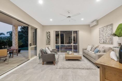 Photo of property in 3 Rangi Avenue, Schnapper Rock, Auckland, 0632