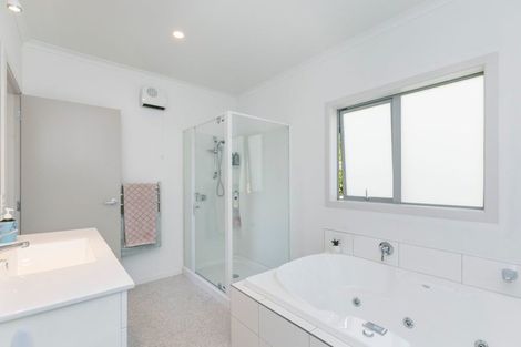 Photo of property in 20 The Fjord, Aotea, Porirua, 5024