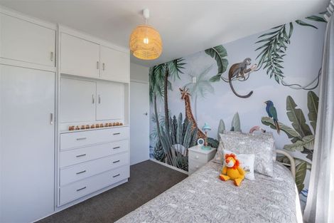 Photo of property in 28 Clipper Place, Redwood, Christchurch, 8051