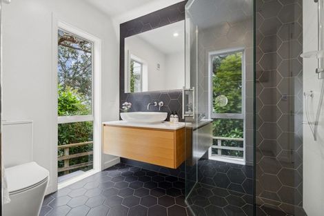 Photo of property in 83 Ngataringa Road, Devonport, Auckland, 0624