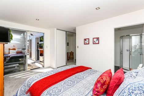 Photo of property in 14 Nursery Place, Westown, New Plymouth, 4310