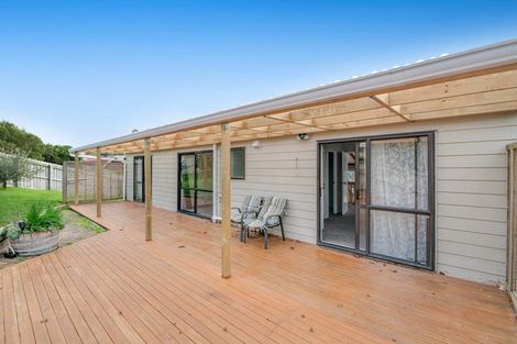 Photo of property in 10 Unsworth Drive, Unsworth Heights, Auckland, 0632