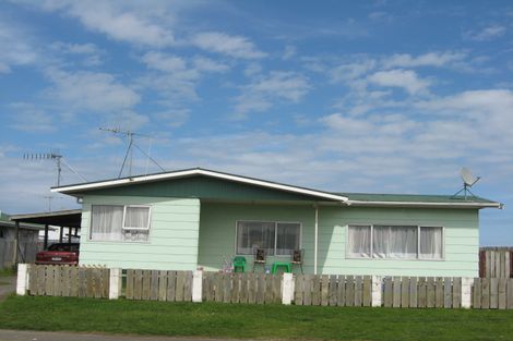 Photo of property in 44 Tongariro Street, Castlecliff, Whanganui, 4501