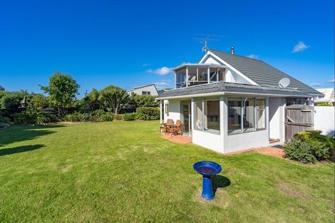 Photo of property in 113 Field Way, Waikanae Beach, Waikanae, 5036