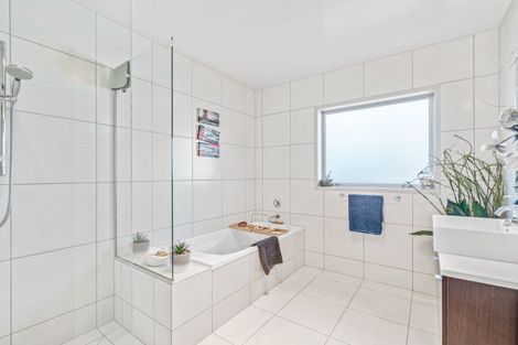 Photo of property in 36 Karoro Road, One Tree Point, 0118