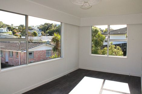 Photo of property in 181 Newlands Road, Newlands, Wellington, 6037