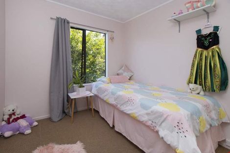 Photo of property in 4 Altair Place, Windsor Park, Auckland, 0632