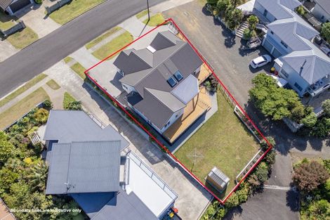 Photo of property in 105 Centennial Drive, Whitianga, 3510
