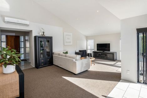 Photo of property in 7 Lilybank Crescent, East Tamaki, Auckland, 2013