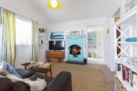 Photo of property in 8 Ocean Parade, Pukerua Bay, 5026