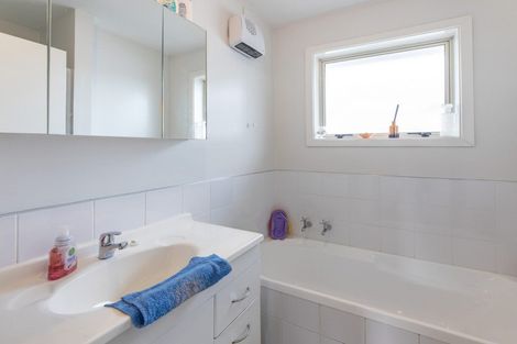 Photo of property in 10 Lomax Place, Islington, Christchurch, 8042