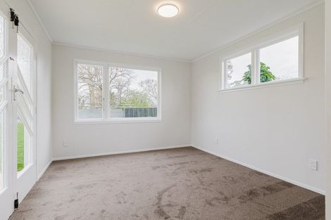 Photo of property in 60 Ellesmere Crescent, Highbury, Palmerston North, 4412
