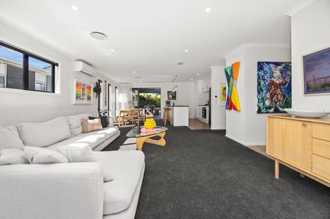 Photo of property in 10 Pateke Drive, Kenepuru, Porirua, 5022