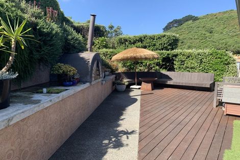 Photo of property in 10 Cave Road, Houghton Bay, Wellington, 6023