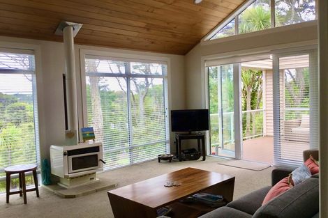 Photo of property in 21 Woodfern Crescent, Titirangi, Auckland, 0604