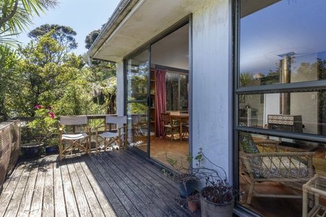 Photo of property in 1 Pendrell Road, Piha, 0772