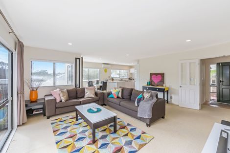 Photo of property in 17 Coralsea Way, Arkles Bay, Whangaparaoa, 0932