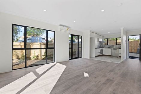 Photo of property in 543b Massey Road, Mangere, Auckland, 2022