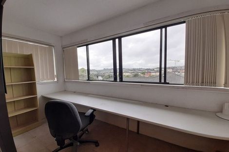 Photo of property in 17 Crimson Park, Oteha, Auckland, 0632