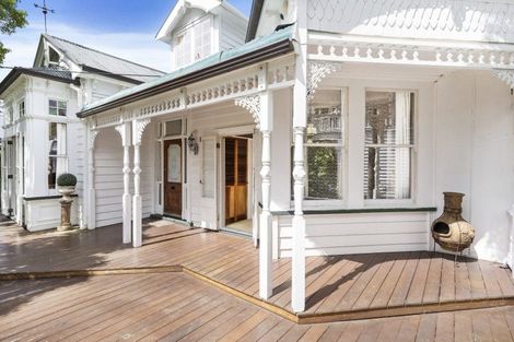 Photo of property in 5 Queen Street, Northcote Point, Auckland, 0627