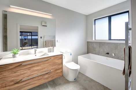 Photo of property in 44 Constitution Avenue, Milton, 9220