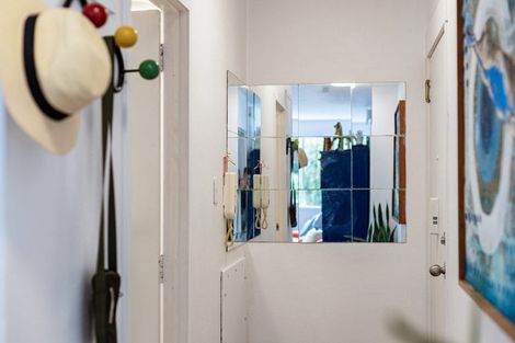 Photo of property in Grosvenor Flats, 19 Cottleville Terrace, Thorndon, Wellington, 6011