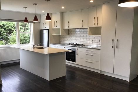 Photo of property in 18 Cave Road, Houghton Bay, Wellington, 6023