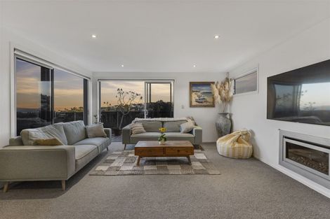 Photo of property in 29a Peter Terrace, Castor Bay, Auckland, 0620