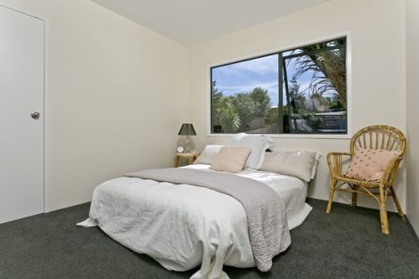 Photo of property in 33 Helleur Road, Massey, Auckland, 0614