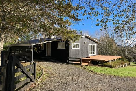 Photo of property in 16 Hull Road, Waitoki, Kaukapakapa, 0871