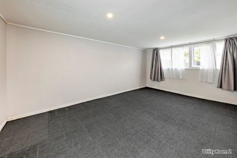 Photo of property in 11 Hinton Place, Weymouth, Auckland, 2103