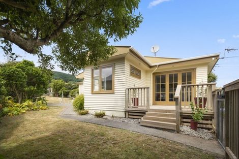 Photo of property in 10 Handyside Street, Tawa, Wellington, 5028