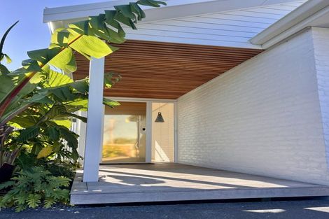 Photo of property in 17 Pitau Road, Mount Maunganui, 3116