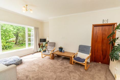 Photo of property in 33 Pinehaven Road, Pinehaven, Upper Hutt, 5019