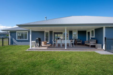 Photo of property in 140 Lisland Drive, Kinloch, Taupo, 3377