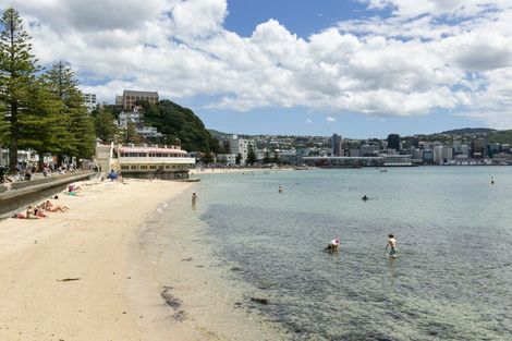 Photo of property in 186 Oriental Parade, Oriental Bay, Wellington, 6011