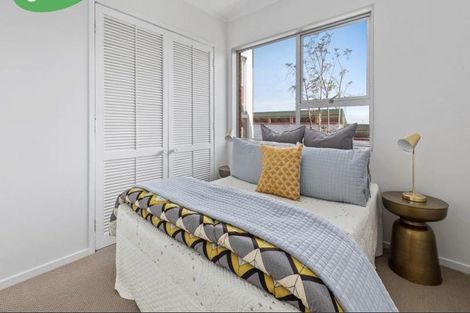 Photo of property in 16 Colin Wild Place, Glenfield, Auckland, 0629