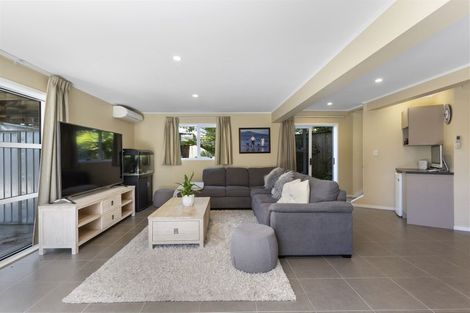 Photo of property in 16 Edgeworth Road, Glenfield, Auckland, 0629