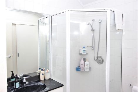 Photo of property in 1/86 Oaktree Avenue, Browns Bay, Auckland, 0630